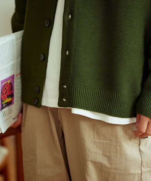 TOWNCRAFT（タウンクラフト）の「TOWN CRAFT/タウンクラフト 別注 リラックスフィット ワンポイントロゴ ニットカーディガン/カーディガン/アクリルニット（カーディガン/ボレロ・メンズ・ダークグリーン/ベージュ/ブラック/オリーブ/イエロー・SMALL/MEDIUM/LARGE）」の13枚目の写真