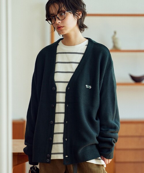 TOWNCRAFT（タウンクラフト）の「TOWN CRAFT/タウンクラフト 別注 リラックスフィット ワンポイントロゴ ニットカーディガン/カーディガン/アクリルニット（カーディガン/ボレロ・メンズ・ダークグリーン/ベージュ/ブラック/オリーブ/イエロー・SMALL/MEDIUM/LARGE）」の17枚目の写真