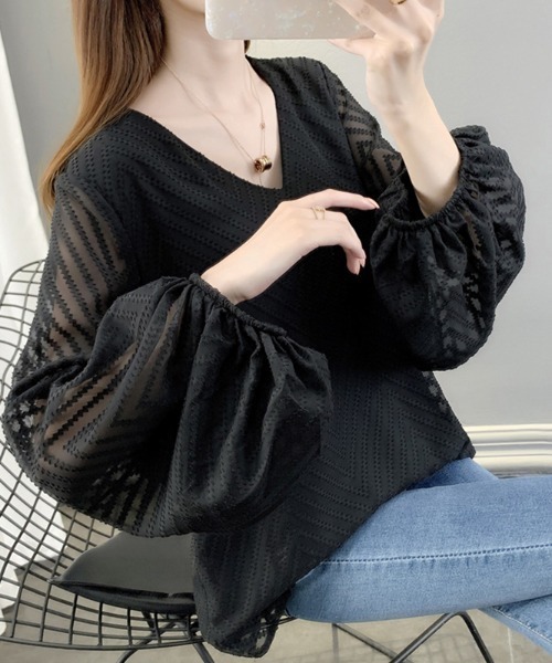 COCOMOMO(ココモモ)の「透け感バルーンスリーブVネックブラウス(シャツ/ブラウス・レディース・ブラック/ホワイト・L/M)」の2枚目の写真