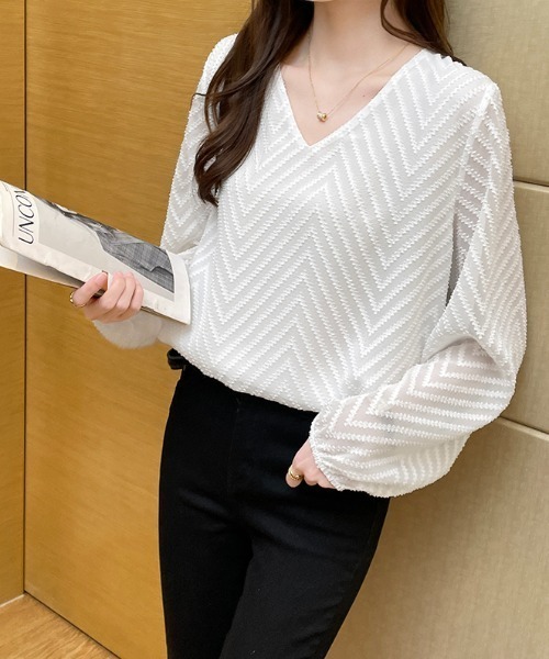 COCOMOMO(ココモモ)の「透け感バルーンスリーブVネックブラウス(シャツ/ブラウス・レディース・ブラック/ホワイト・L/M)」の5枚目の写真