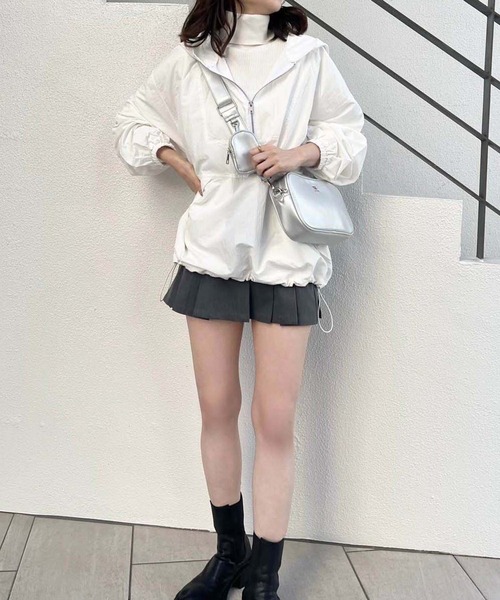 one after another NICE CLAUP(ワンアフターアナザーナイスクラップ)の「NCエンブレム付きボディーバッグ(ボディバッグ/ウエストポーチ・レディース・アイボリー/ブラック/シルバー・FREE)」の22枚目の写真