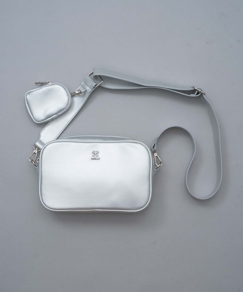 one after another NICE CLAUP(ワンアフターアナザーナイスクラップ)の「NCエンブレム付きボディーバッグ(ボディバッグ/ウエストポーチ・レディース・アイボリー/ブラック/シルバー・FREE)」の5枚目の写真