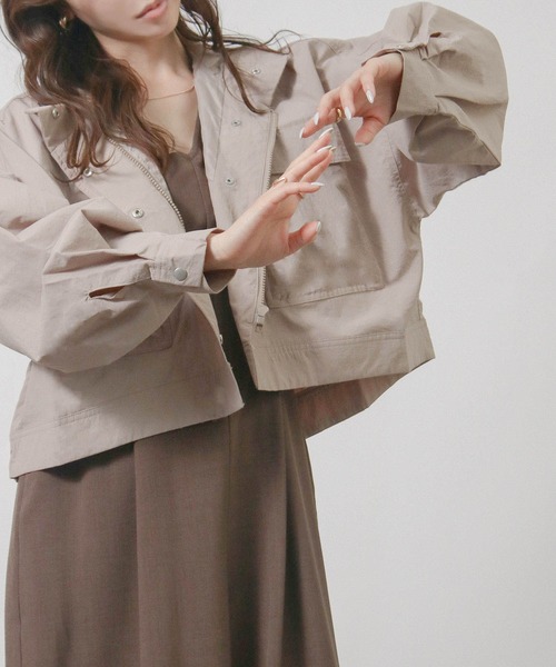 Social GIRL（ソーシャルガール）の「スタンドショートジャケット（マウンテンパーカー・レディース・アイボリー/グレイッシュベージュ/カーキ/ブラック・M/L）」の3枚目の写真