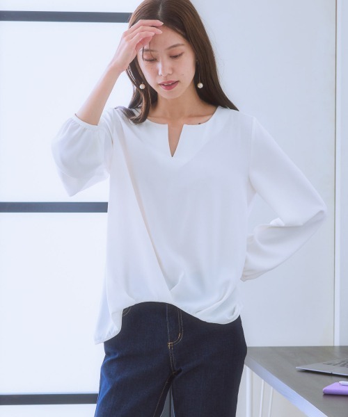 7days Life Styling（セブンデイズライフスタイリング）の「フロントタック2WAYブラウス（しわになりにくい・UVカット・タンブル乾燥OK）（シャツ/ブラウス・レディース・オフホワイト/ブラック/サックスブルー/ベージュ・S/M/L/LL）」の5枚目の写真