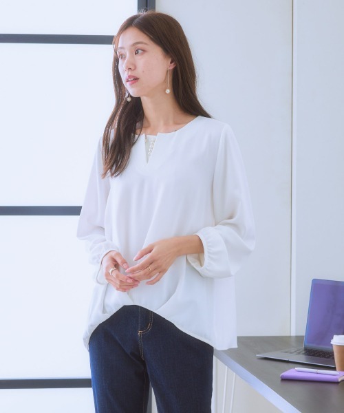 7days Life Styling（セブンデイズライフスタイリング）の「フロントタック2WAYブラウス（しわになりにくい・UVカット・タンブル乾燥OK）（シャツ/ブラウス・レディース・オフホワイト/ブラック/サックスブルー/ベージュ・S/M/L/LL）」の6枚目の写真