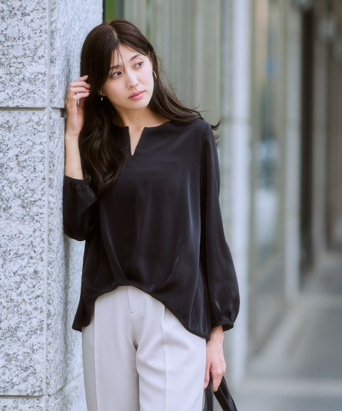 7days Life Styling（セブンデイズライフスタイリング）の「フロントタック2WAYブラウス（しわになりにくい・UVカット・タンブル乾燥OK）（シャツ/ブラウス・レディース・オフホワイト/ブラック/サックスブルー/ベージュ・S/M/L/LL）」の10枚目の写真