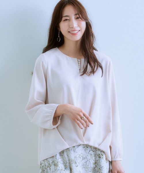 7days Life Styling（セブンデイズライフスタイリング）の「フロントタック2WAYブラウス（しわになりにくい・UVカット・タンブル乾燥OK）（シャツ/ブラウス・レディース・オフホワイト/ブラック/サックスブルー/ベージュ・S/M/L/LL）」の11枚目の写真