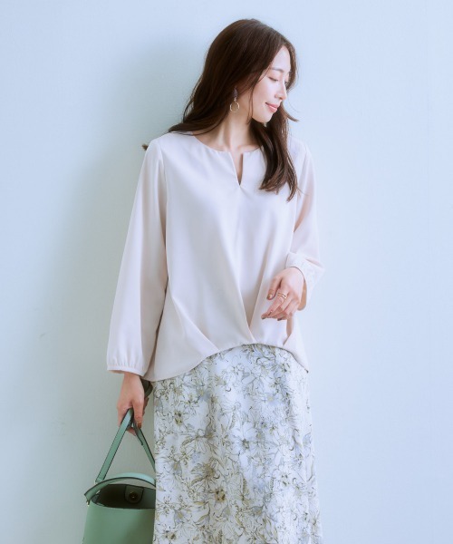 7days Life Styling（セブンデイズライフスタイリング）の「フロントタック2WAYブラウス（しわになりにくい・UVカット・タンブル乾燥OK）（シャツ/ブラウス・レディース・オフホワイト/ブラック/サックスブルー/ベージュ・S/M/L/LL）」の13枚目の写真