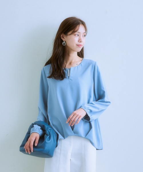 7days Life Styling（セブンデイズライフスタイリング）の「フロントタック2WAYブラウス（しわになりにくい・UVカット・タンブル乾燥OK）（シャツ/ブラウス・レディース・オフホワイト/ブラック/サックスブルー/ベージュ・S/M/L/LL）」の14枚目の写真