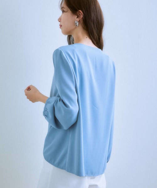 7days Life Styling（セブンデイズライフスタイリング）の「フロントタック2WAYブラウス（しわになりにくい・UVカット・タンブル乾燥OK）（シャツ/ブラウス・レディース・オフホワイト/ブラック/サックスブルー/ベージュ・S/M/L/LL）」の17枚目の写真