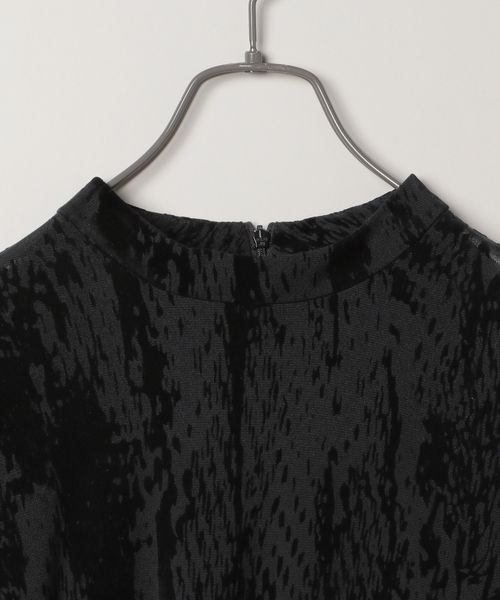 JEANASIS（ジーナシス）の「【WEB・一部店舗限定】ソデボリュームシアードレス/108725（ドレス・レディース・ブラック/ベージュ系その他・FREE）」の3枚目の写真