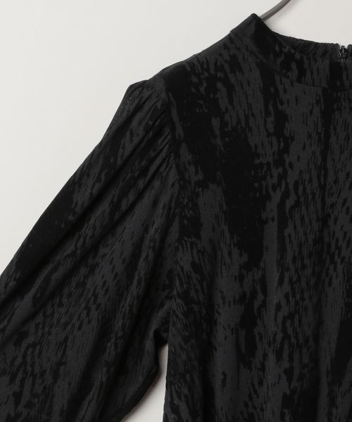 JEANASIS（ジーナシス）の「【WEB・一部店舗限定】ソデボリュームシアードレス/108725（ドレス・レディース・ブラック/ベージュ系その他・FREE）」の5枚目の写真