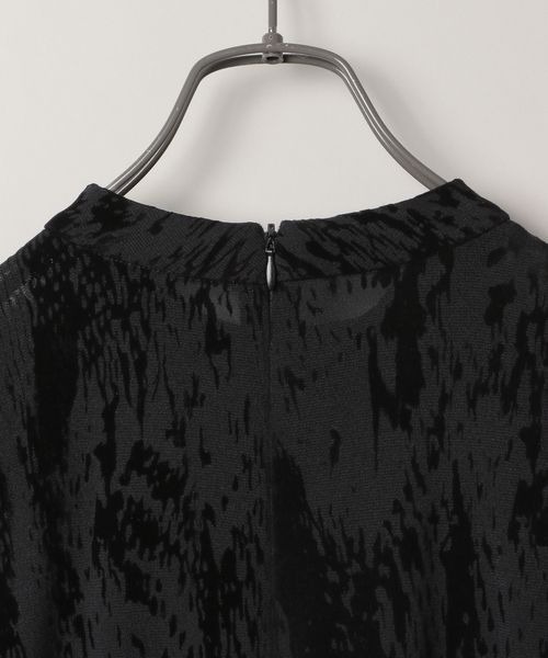 JEANASIS（ジーナシス）の「【WEB・一部店舗限定】ソデボリュームシアードレス/108725（ドレス・レディース・ブラック/ベージュ系その他・FREE）」の10枚目の写真