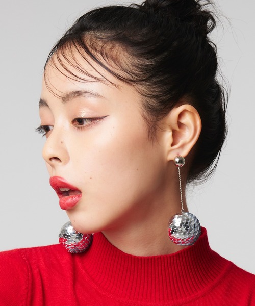 Narcissus(ナルシス)の「【Narcissus】スパンコールボールピアス(ピアス(両耳用)・レディース・シルバー・FREE)」の2枚目の写真