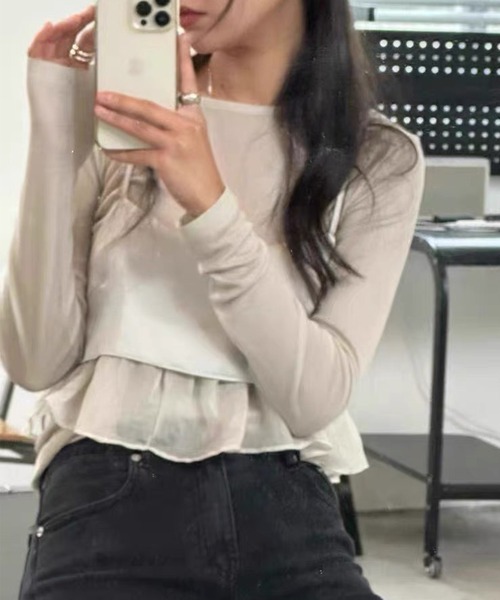 LYEON(リヨン)の「シアーフリルヘムサテンキャミソール(キャミソール・レディース・ブラック/オフホワイト/グレー・FREE)」の4枚目の写真