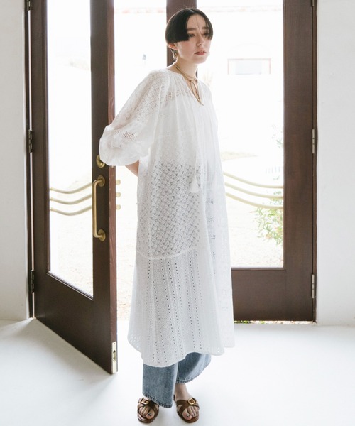 Doux archives(ドゥアルシーヴ)の「コットンレースカフタンワンピース(ワンピース・レディース・オフホワイト/ブラック/オレンジ・FREE)」の1枚目の写真