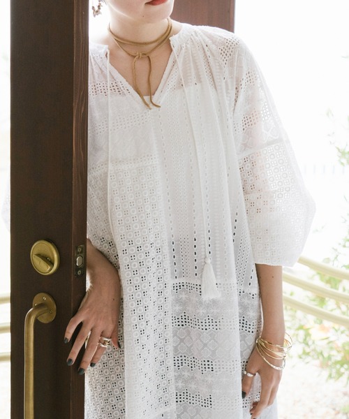 Doux archives(ドゥアルシーヴ)の「コットンレースカフタンワンピース(ワンピース・レディース・オフホワイト/ブラック/オレンジ・FREE)」の7枚目の写真