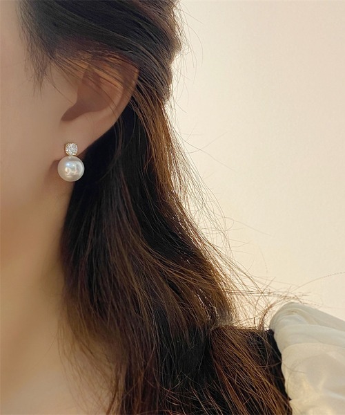 LA VORAGINE(ラ ヴォラジネ)の「アレルギー対応パールビジューピアス(ピアス(両耳用)・レディース・シャンパン/ホワイト/グレー・FREE)」の1枚目の写真