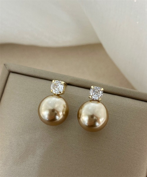 LA VORAGINE(ラ ヴォラジネ)の「アレルギー対応パールビジューピアス(ピアス(両耳用)・レディース・シャンパン/ホワイト/グレー・FREE)」の3枚目の写真