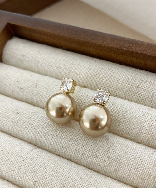 LA VORAGINE(ラ ヴォラジネ)の「アレルギー対応パールビジューピアス(ピアス(両耳用)・レディース・シャンパン/ホワイト/グレー・FREE)」の10枚目の写真