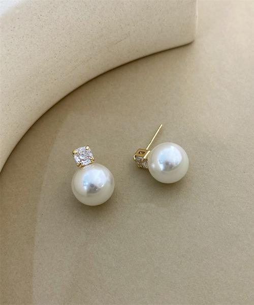 LA VORAGINE(ラ ヴォラジネ)の「アレルギー対応パールビジューピアス(ピアス(両耳用)・レディース・シャンパン/ホワイト/グレー・FREE)」の5枚目の写真