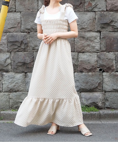 tiptop(ティップトップ)の「肩リボンシャーリングワンピース(ワンピース・レディース・アイボリー/ホワイト系その他/ブラック系その他/ブラック系その他2/ブラック・FREE)」の2枚目の写真