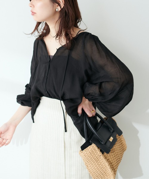 natural couture(ナチュラルクチュール)の「【WEB限定】シアーローンボリュームスリーブブラウス(シャツ/ブラウス・レディース・ブラック/イエロー/ピンク/オフホワイト・FREE)」の3枚目の写真