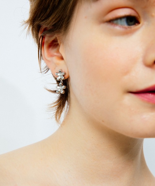 whim(ウィム)の「【NEW】2Flower Pierce(ピアス(両耳用)・レディース・シルバー/ゴールド・FREE)」の6枚目の写真