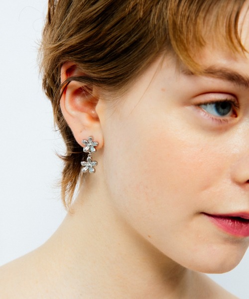 whim(ウィム)の「【NEW】2Flower Pierce(ピアス(両耳用)・レディース・シルバー/ゴールド・FREE)」の8枚目の写真