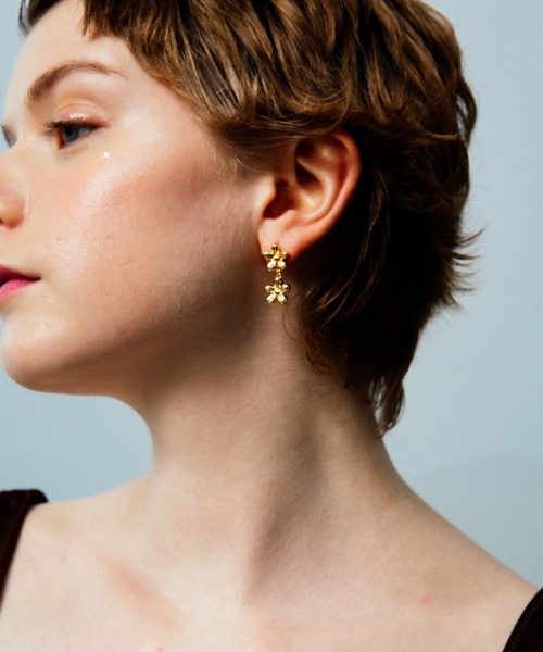 whim(ウィム)の「【NEW】2Flower Pierce(ピアス(両耳用)・レディース・シルバー/ゴールド・FREE)」の9枚目の写真