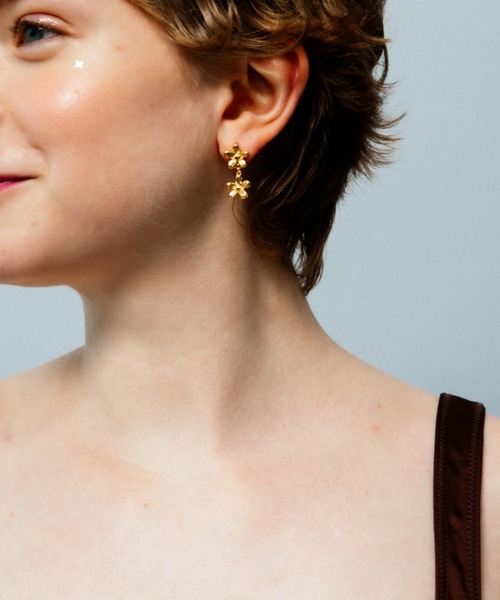whim(ウィム)の「【NEW】2Flower Pierce(ピアス(両耳用)・レディース・シルバー/ゴールド・FREE)」の11枚目の写真