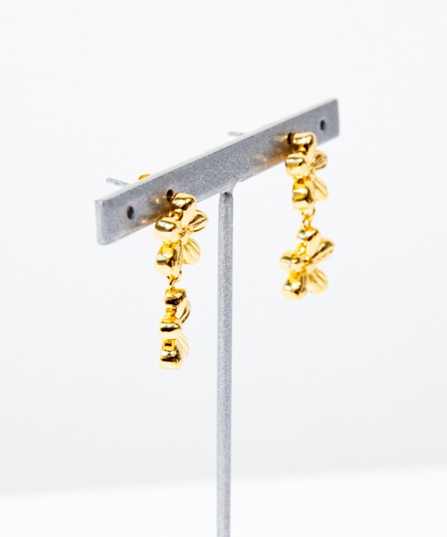 whim(ウィム)の「【NEW】2Flower Pierce(ピアス(両耳用)・レディース・シルバー/ゴールド・FREE)」の5枚目の写真