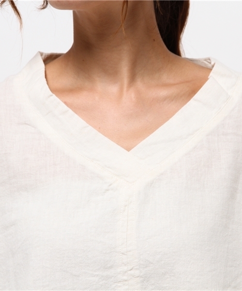 LBC（エルビーシー）の「リネンコットンレーヨンチュニック（シャツ/ブラウス・レディース・オフホワイト/ダークグレー/マスタード・MEDIUM/LARGE）」の6枚目の写真