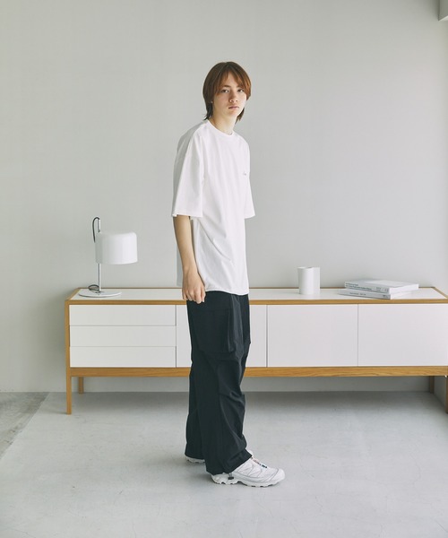 The unormwind（ザアンノームワインド）の「胸刺繍ロゴ半袖Tシャツ無地/ボーダー裾ドローコード（Tシャツ/カットソー・メンズ・グレー/ホワイト系/ブラック/ブラック系/ホワイト・S/M/L/XL）」の12枚目の写真
