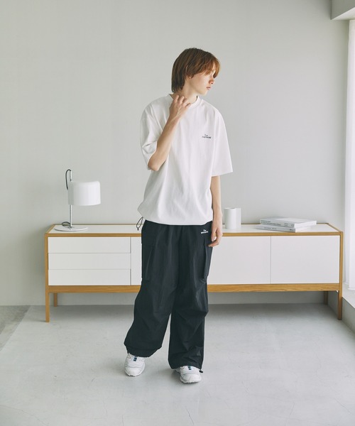 The unormwind（ザアンノームワインド）の「胸刺繍ロゴ半袖Tシャツ無地/ボーダー裾ドローコード（Tシャツ/カットソー・メンズ・グレー/ホワイト系/ブラック/ブラック系/ホワイト・S/M/L/XL）」の13枚目の写真