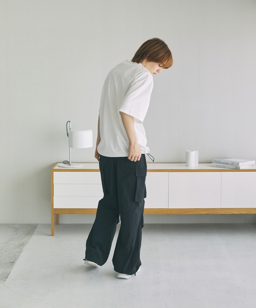 The unormwind（ザアンノームワインド）の「胸刺繍ロゴ半袖Tシャツ無地/ボーダー裾ドローコード（Tシャツ/カットソー・メンズ・グレー/ホワイト系/ブラック/ブラック系/ホワイト・S/M/L/XL）」の14枚目の写真