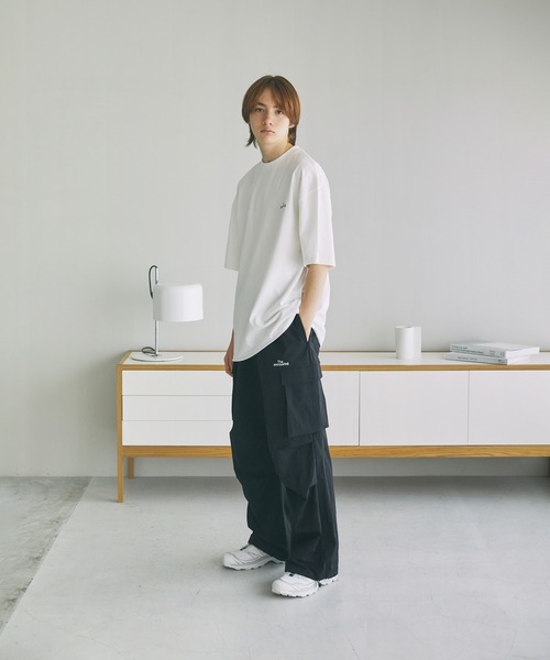 The unormwind（ザアンノームワインド）の「胸刺繍ロゴ半袖Tシャツ無地/ボーダー裾ドローコード（Tシャツ/カットソー・メンズ・グレー/ホワイト系/ブラック/ブラック系/ホワイト・S/M/L/XL）」の16枚目の写真