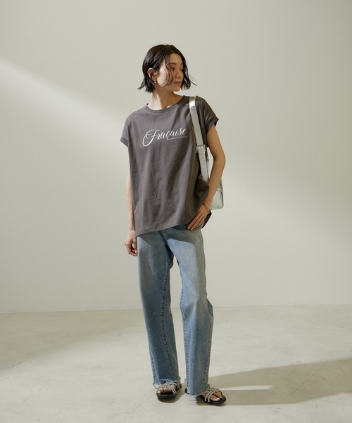 SALON adam et rope'(サロン アダム エ ロペ)の「【WEB限定】FracoiseロゴプリントフレンチスリーブTシャツ(Tシャツ/カットソー・レディース・オフホワイト/チャコールグレー・FREE)」の4枚目の写真