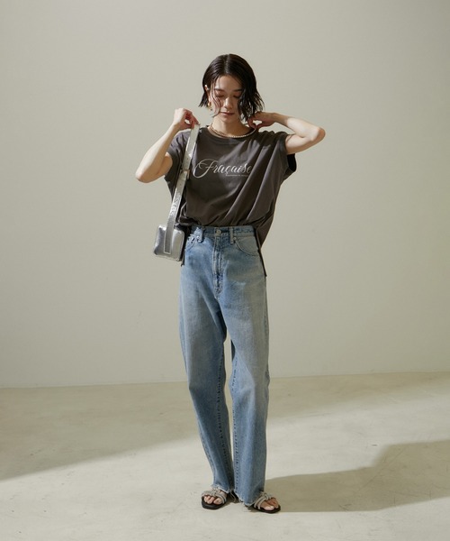 SALON adam et rope'(サロン アダム エ ロペ)の「【WEB限定】FracoiseロゴプリントフレンチスリーブTシャツ(Tシャツ/カットソー・レディース・オフホワイト/チャコールグレー・FREE)」の5枚目の写真