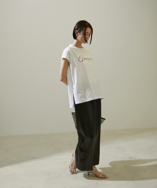 SALON adam et rope'(サロン アダム エ ロペ)の「【WEB限定】FracoiseロゴプリントフレンチスリーブTシャツ(Tシャツ/カットソー・レディース・オフホワイト/チャコールグレー・FREE)」の6枚目の写真