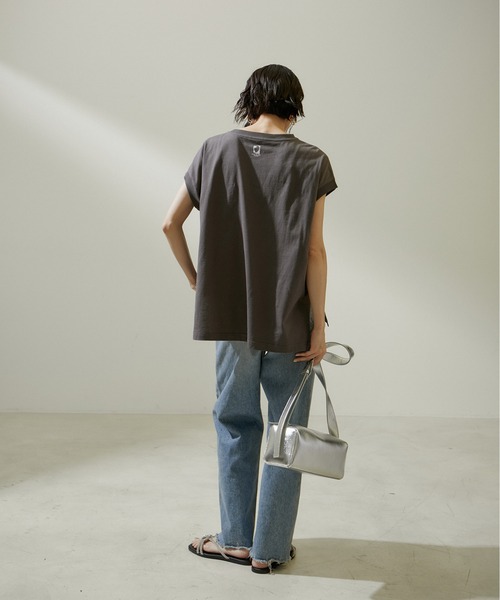 SALON adam et rope'(サロン アダム エ ロペ)の「【WEB限定】FracoiseロゴプリントフレンチスリーブTシャツ(Tシャツ/カットソー・レディース・オフホワイト/チャコールグレー・FREE)」の7枚目の写真