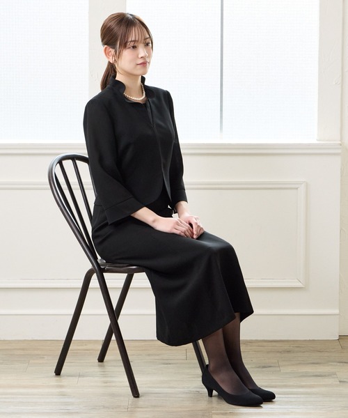 AIMER(エメ)の「【夏用喪服・礼服】フリルネックジャケットデザイン前開きロングサマーブラックフォーマルワンピース(ワンピース・レディース・ブラック・9号/11号/13号/15号)」の3枚目の写真
