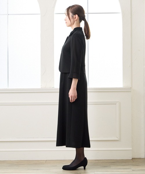 AIMER(エメ)の「【夏用喪服・礼服】フリルネックジャケットデザイン前開きロングサマーブラックフォーマルワンピース(ワンピース・レディース・ブラック・9号/11号/13号/15号)」の5枚目の写真