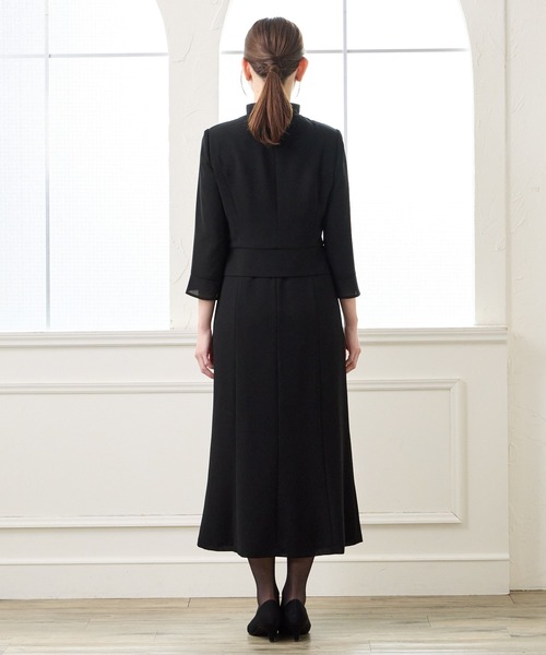 AIMER(エメ)の「【夏用喪服・礼服】フリルネックジャケットデザイン前開きロングサマーブラックフォーマルワンピース(ワンピース・レディース・ブラック・9号/11号/13号/15号)」の6枚目の写真