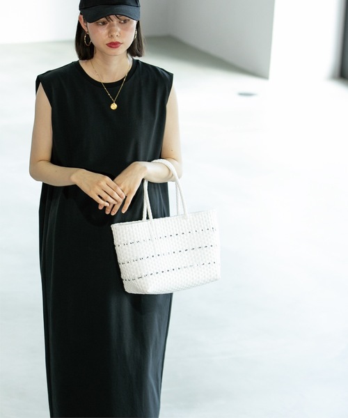 OPAQUE.CLIP（オペークドットクリップ）の「◆Iラインカットソーワンピース【洗濯機洗い可】（ワンピース・レディース・ライトベージュ/ブラック/ブラウン系その他・40/38/42/36）」の4枚目の写真