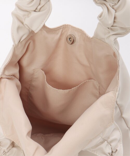 VENCEEXCHANGE（ヴァンスエクスチェンジ）の「合皮フリルハンドルトートバッグ（ショルダーバッグ・レディース・オフホワイト/ブラック/シルバー・FREE）」の13枚目の写真