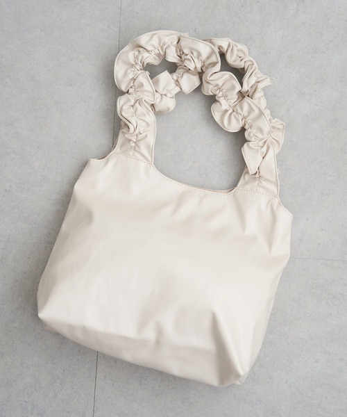 VENCEEXCHANGE（ヴァンスエクスチェンジ）の「合皮フリルハンドルトートバッグ（ショルダーバッグ・レディース・オフホワイト/ブラック/シルバー・FREE）」の2枚目の写真