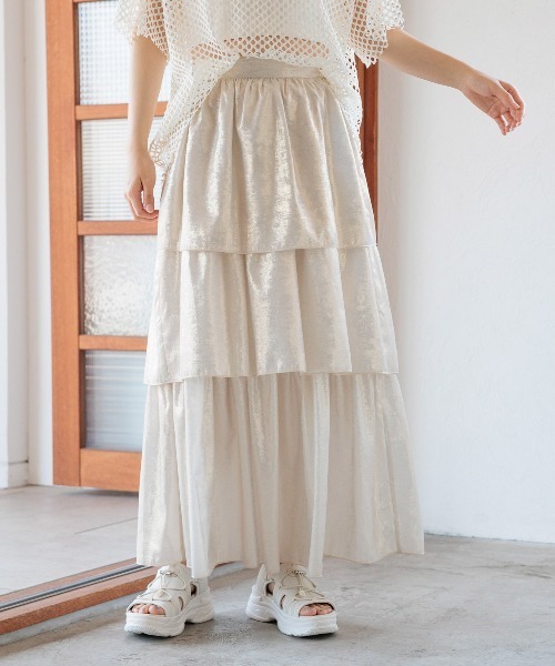 LAKOLE(ラコレ)の「メタリックフリルスカート / 128641(スカート・レディース・ブラック/シルバー/ゴールド・MEDIUM/SMALL)」の3枚目の写真