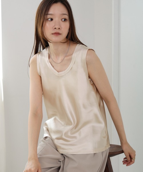 Bab(バブ)の「サテンタンクトップス(タンクトップ・レディース・ベージュ/ブラック/アイボリー・M)」の4枚目の写真
