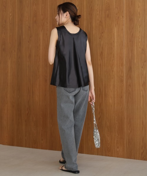 Bab(バブ)の「サテンタンクトップス(タンクトップ・レディース・ベージュ/ブラック/アイボリー・M)」の12枚目の写真